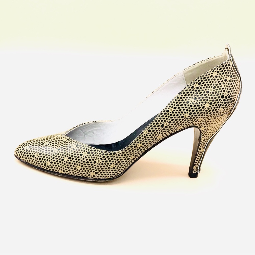 😎 Stuart Weitzman Black/Cream “Lace” Leather…